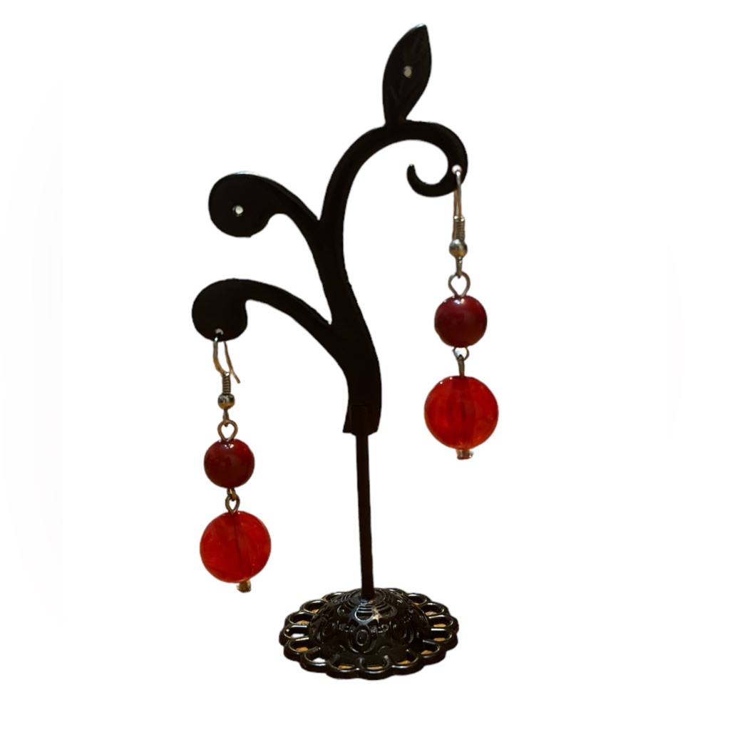 315 Red Beaded Dangle Earrings 8$
